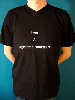 Heren t-shirt zwart met opdruk I am A Registered Trademark